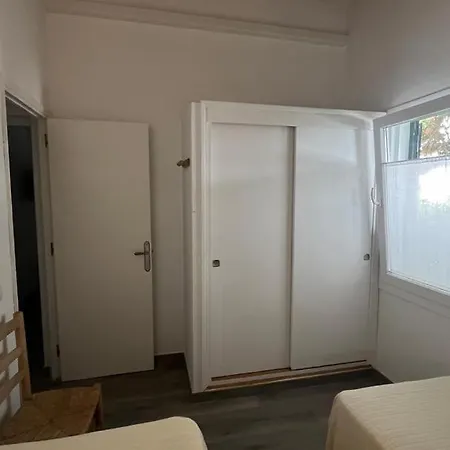 Apartment Con Piscina Y Playa *