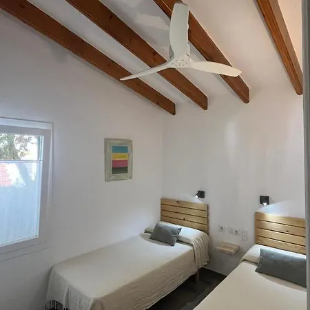 Apartment Con Piscina Y Playa *